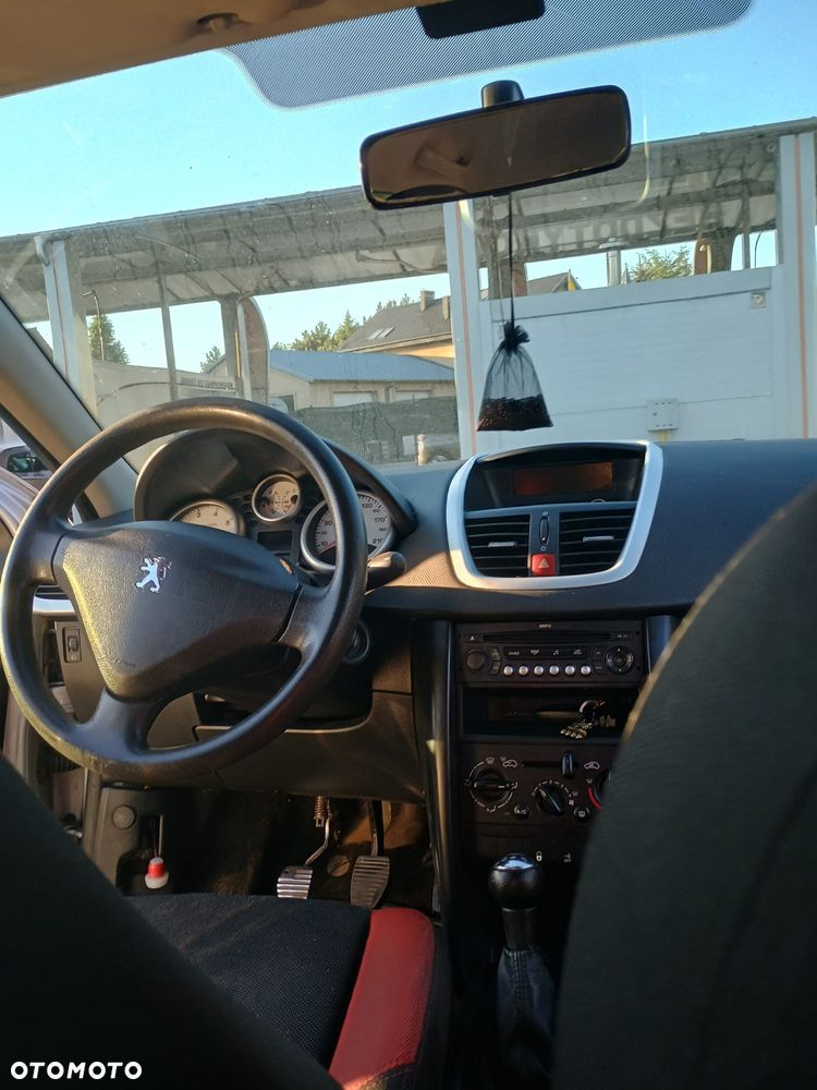 Peugeot 207 1.4 - 15