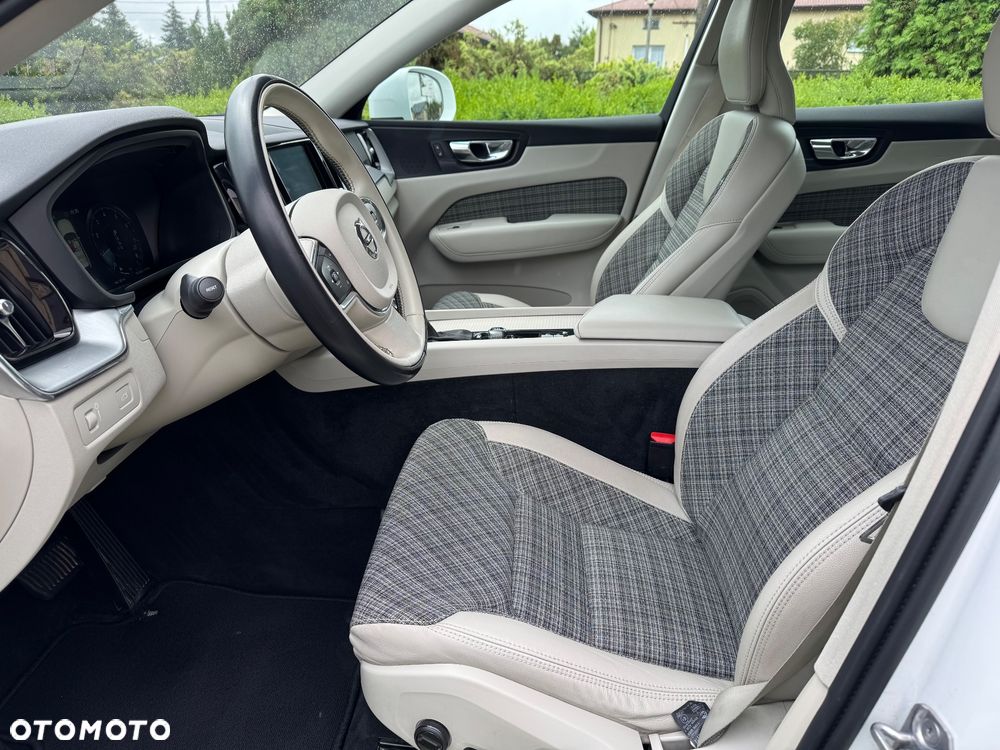 Volvo XC 60 T4 Momentum Pro - 14