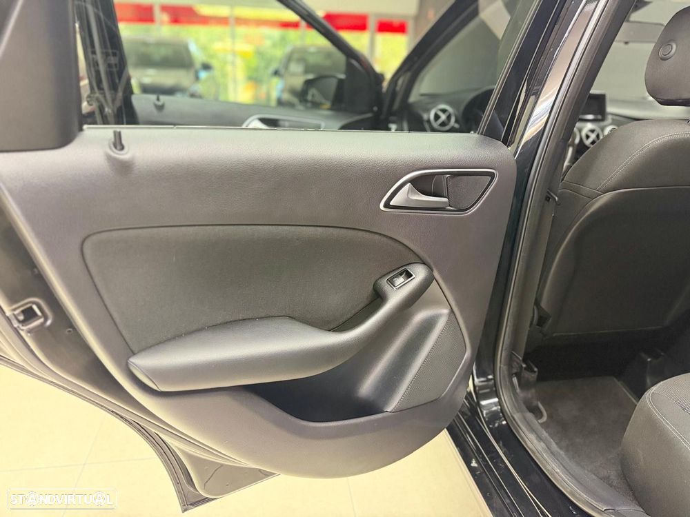 Mercedes-Benz B 180 d Progressive - 14