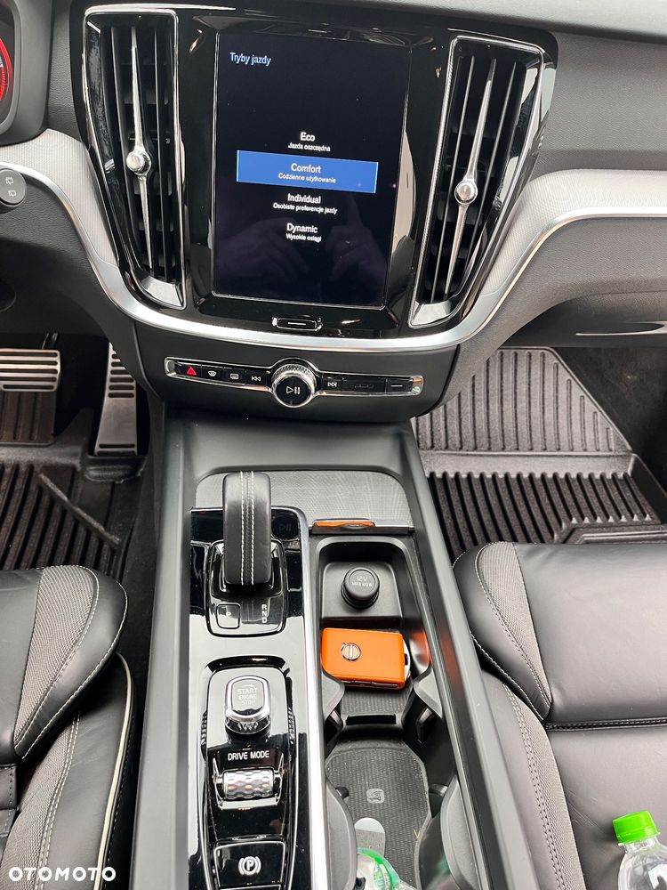 Volvo V60 B4 B R-Design - 11