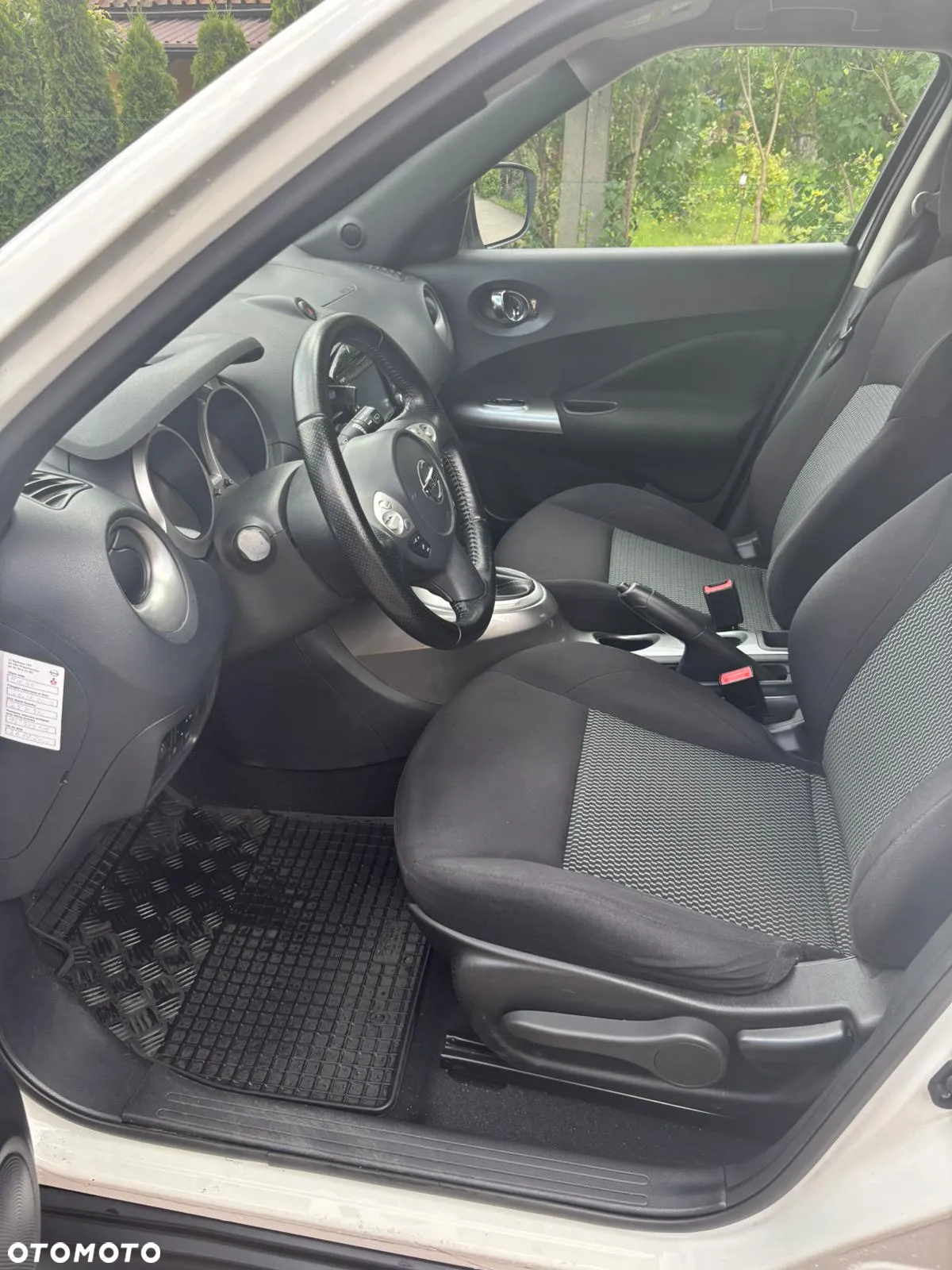 Nissan Juke 1.2 DIG-T N-Connecta EU6 - 9