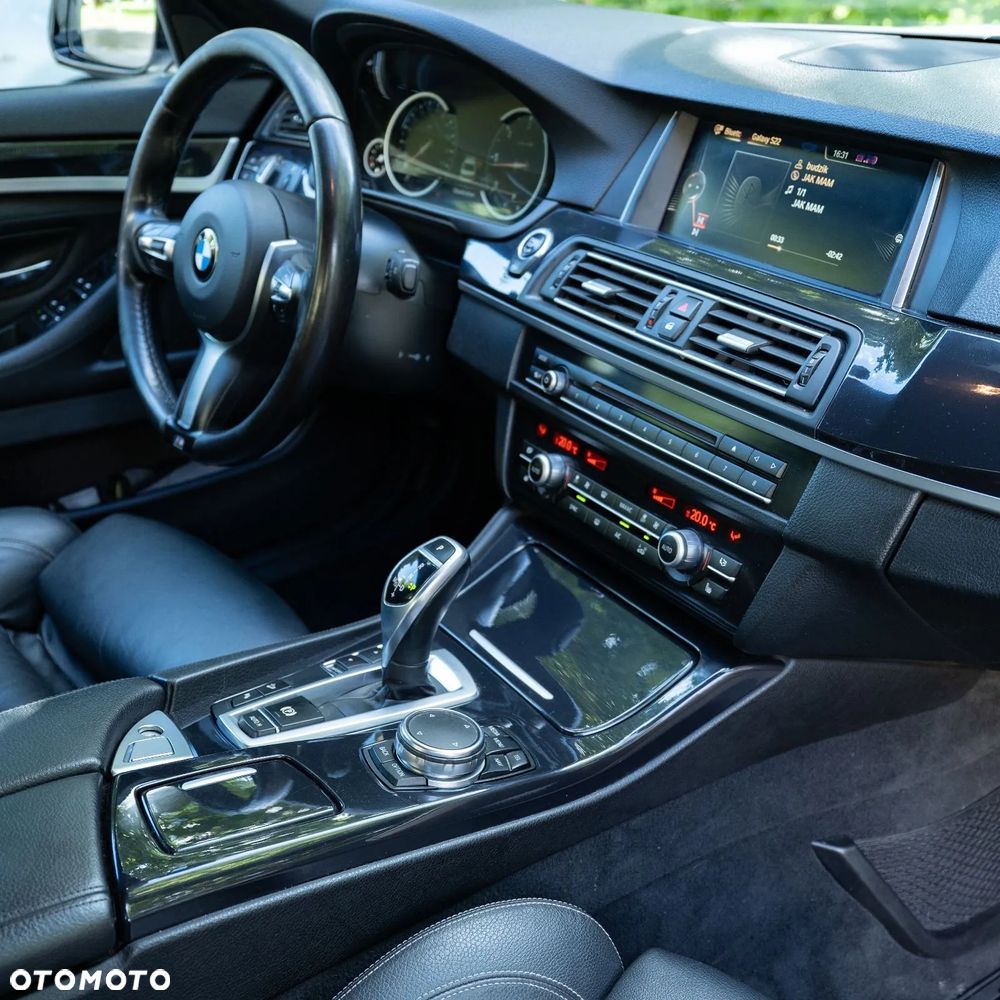 BMW Seria 5 525d xDrive - 11