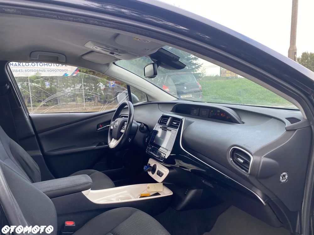 Toyota Prius (Hybrid) - 5