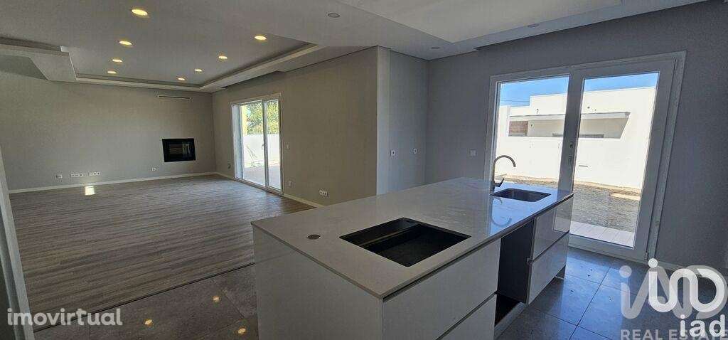 Moradia isolada T4 em Azeitão - Grande imagem: 4/40