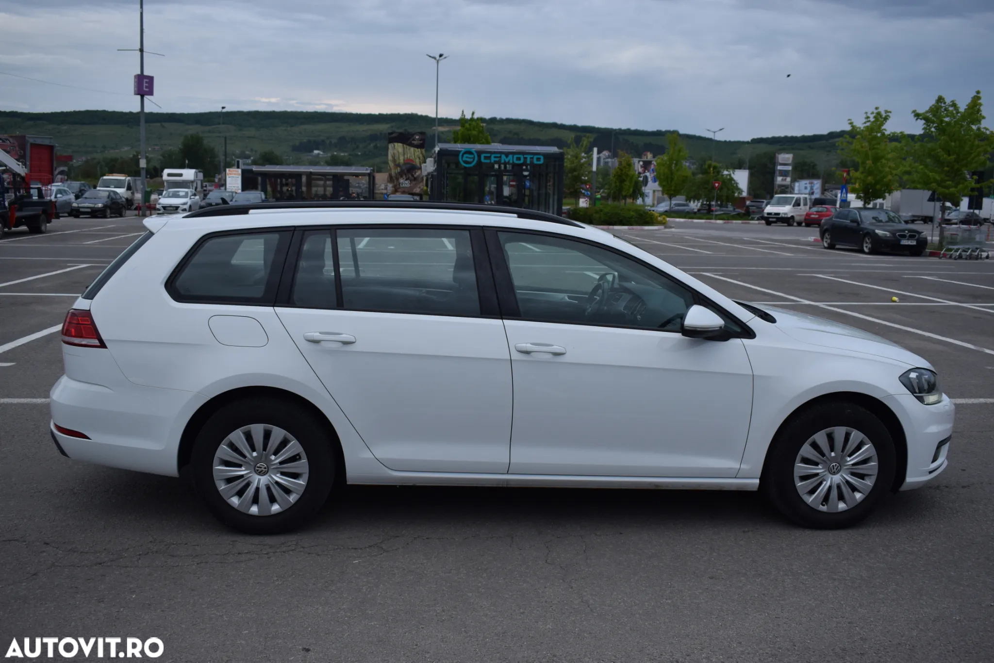 Volkswagen Golf 1.6 TDI Comfortline - 3