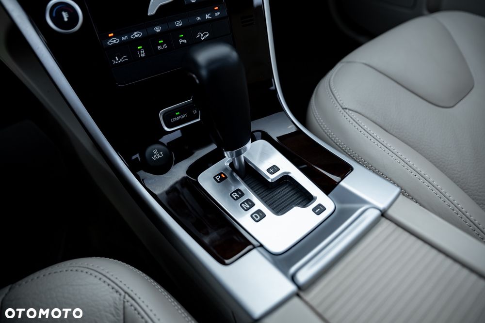 Volvo XC 60 T6 AWD RDesign - 28