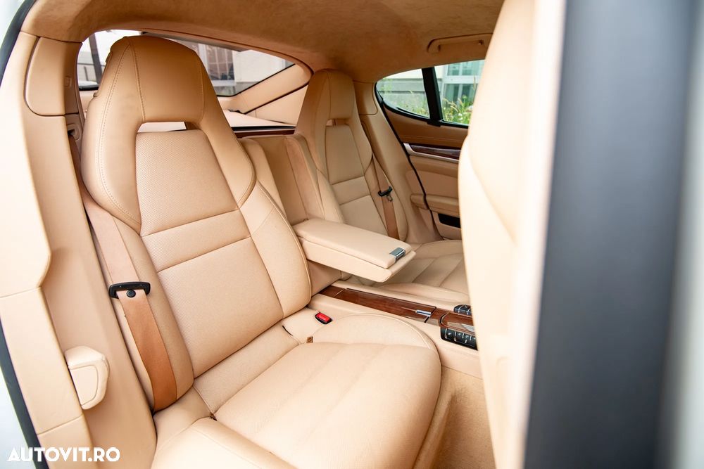 Porsche Panamera - 31