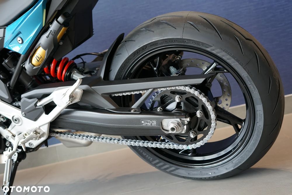 BMW F - 25