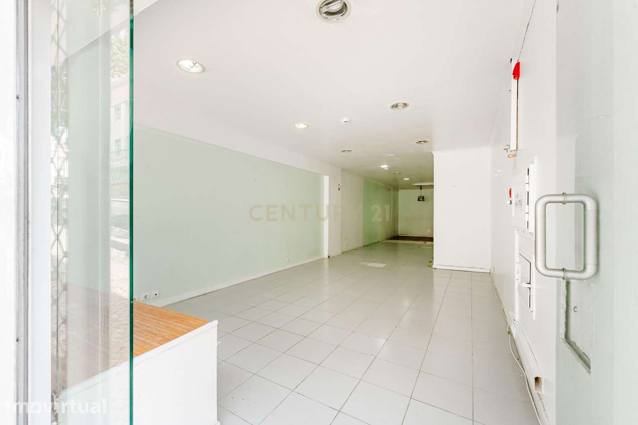Loja ampla com 120 m² na Avenida Heliodoro Salgado, Almada - Grande imagem: 2/18