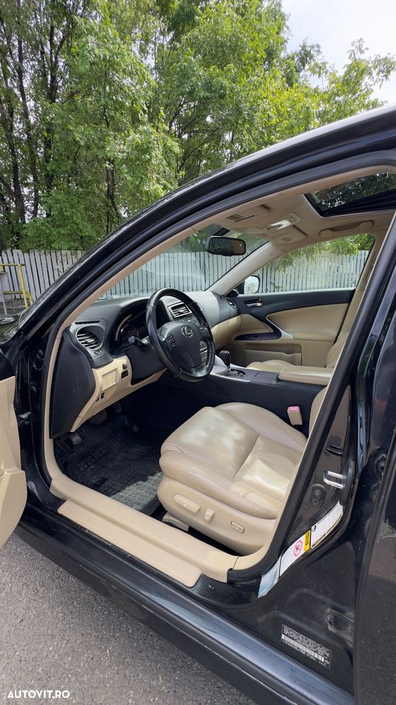 Lexus Seria IS 250 2.5 V6 Aut Luxury - 8