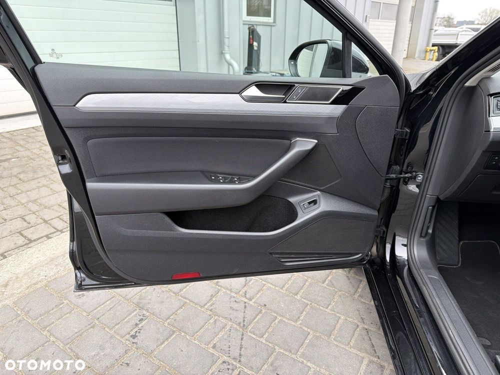 Volkswagen Passat - 10