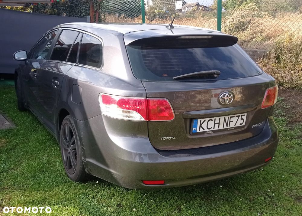 Toyota Avensis Combi 1.8 Executive - 4