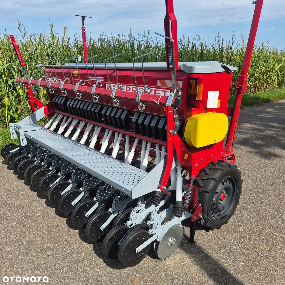 Meprozet Siewnik zbożowy 2-talerzowy S117T MEPROZET 3,0m; Siewnik zbożowy stopkowy-redlicowy S107/2 MEPROZET 2,5m; Siewnik zbożowy stopkowy-redlicowy S107 MEPROZET 3,0m - 3