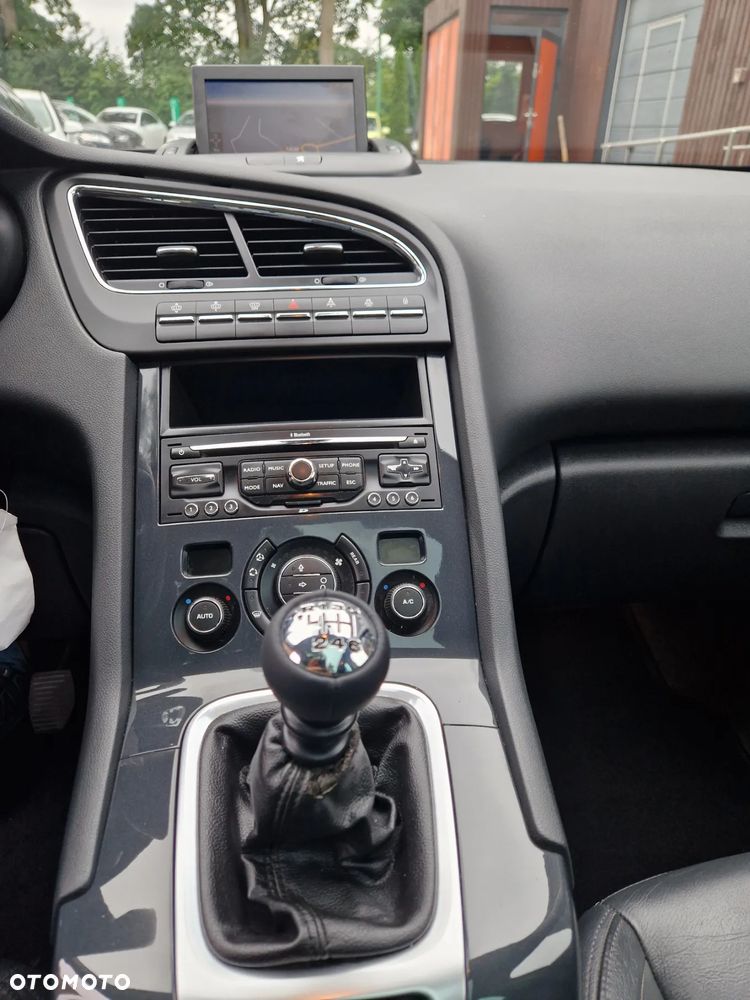 Peugeot 5008 HDI FAP 150 Allure - 26