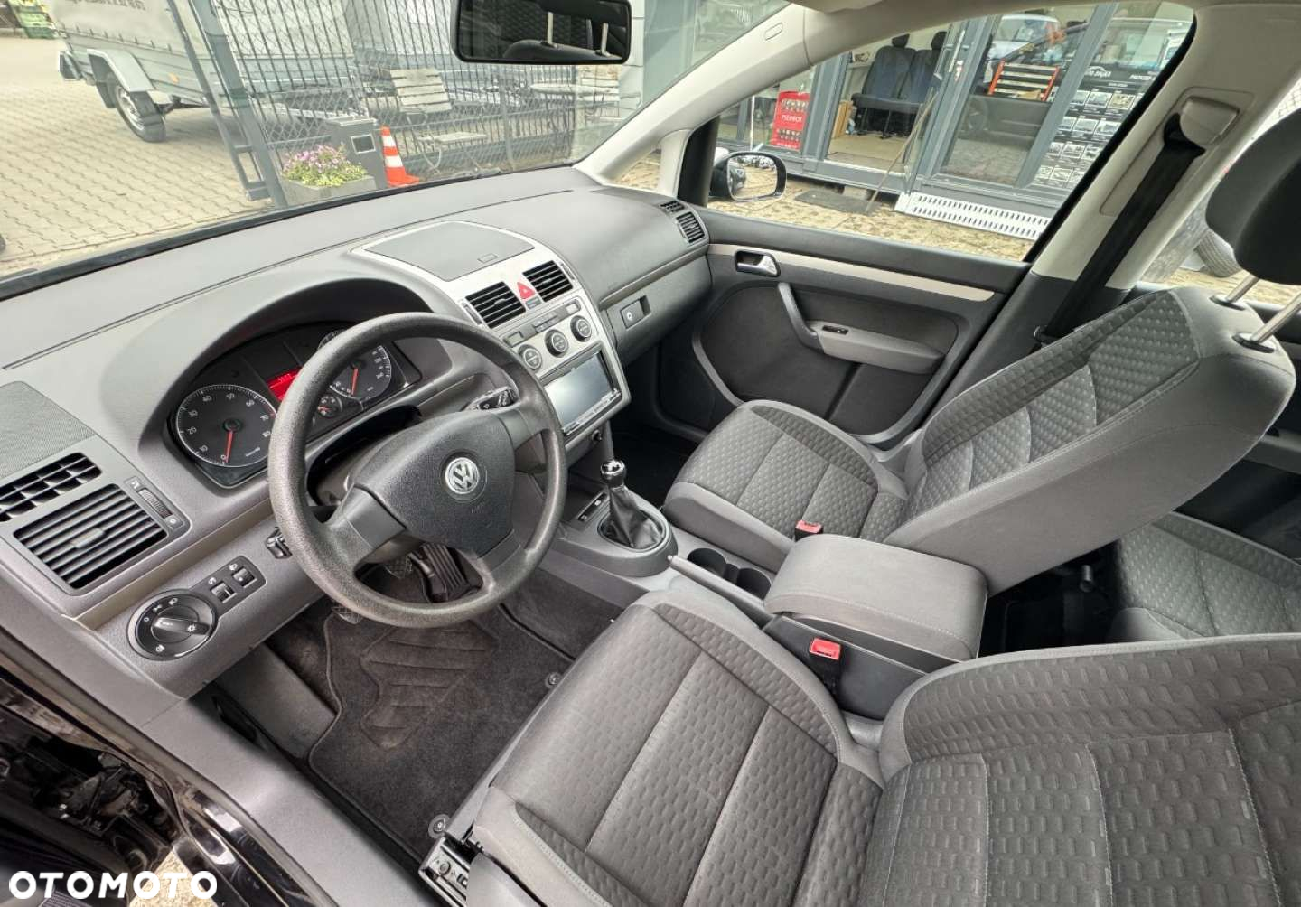 Volkswagen Touran - 12