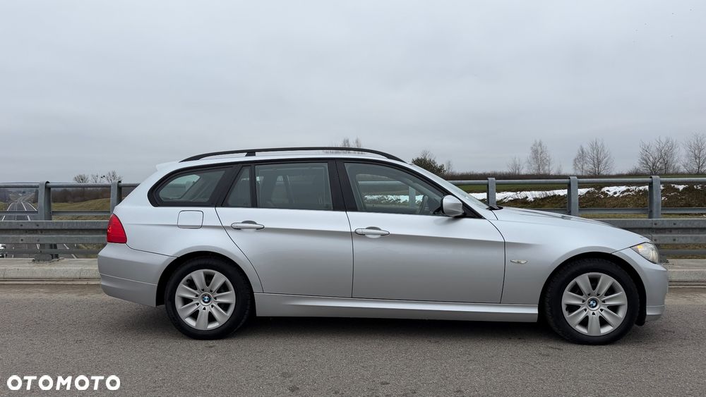 BMW Seria 3 320d xDrive - 29