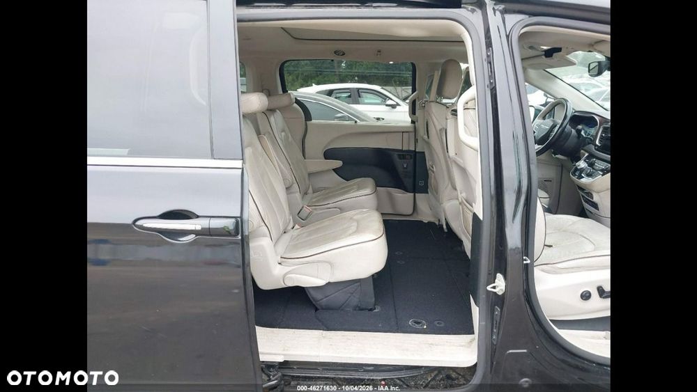 Chrysler Pacifica - 11