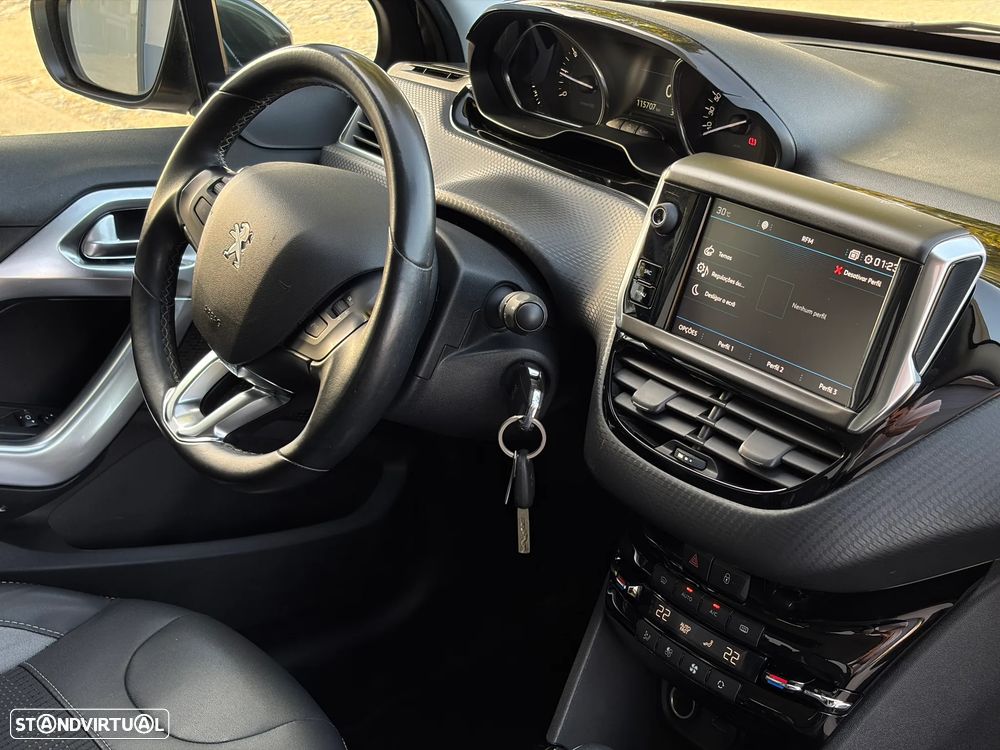 Peugeot 2008 1.2 PureTech Allure EAT6 - 26