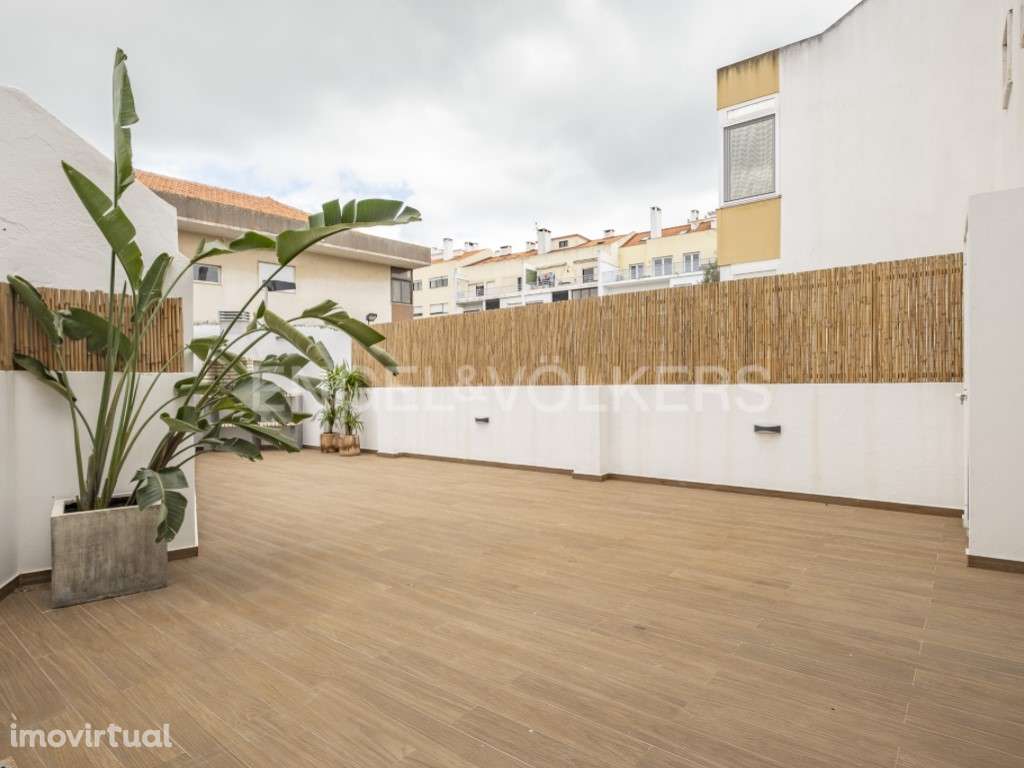 T2 totalmente remodelado com terraço no centro de Oeiras - Grande imagem: 5/30