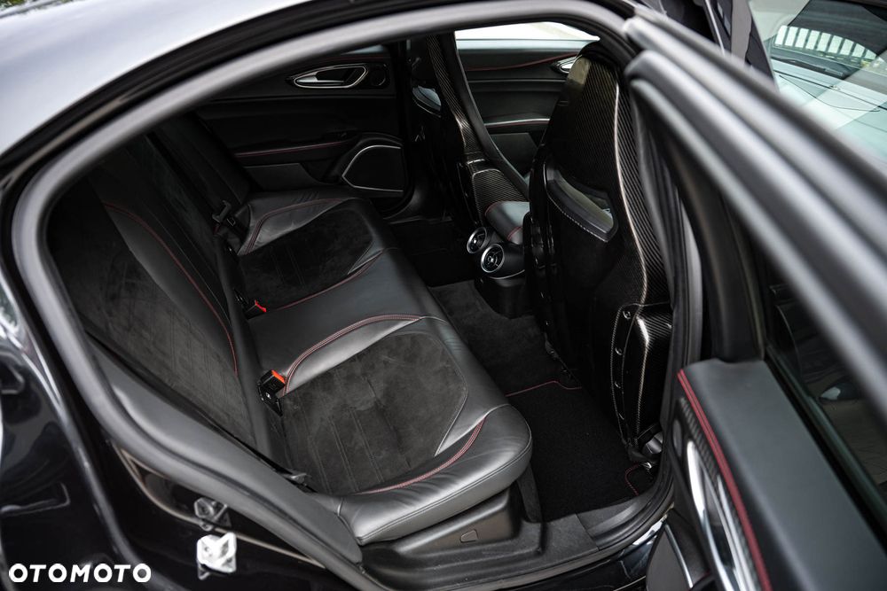 Alfa Romeo Giulia 2.9 Bi Turbo V6 Quadrifoglio - 12