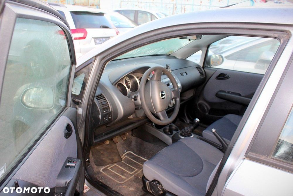 Honda Jazz II 2006 1.2i L12A4 HB5D (MASKA, ZDERZAK, LAMPA, BŁOTNIK, DRZWI, SZYBA, FOTEL) - 6