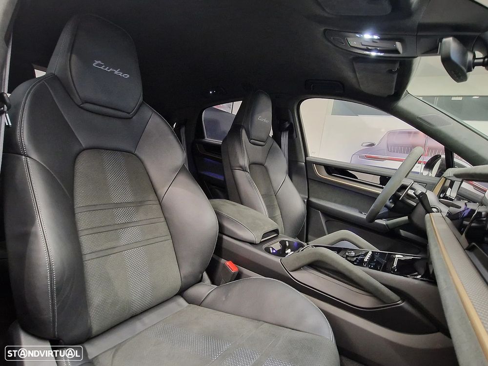 Porsche Cayenne Coupé Turbo E-Hybrid Pacote GT - 35
