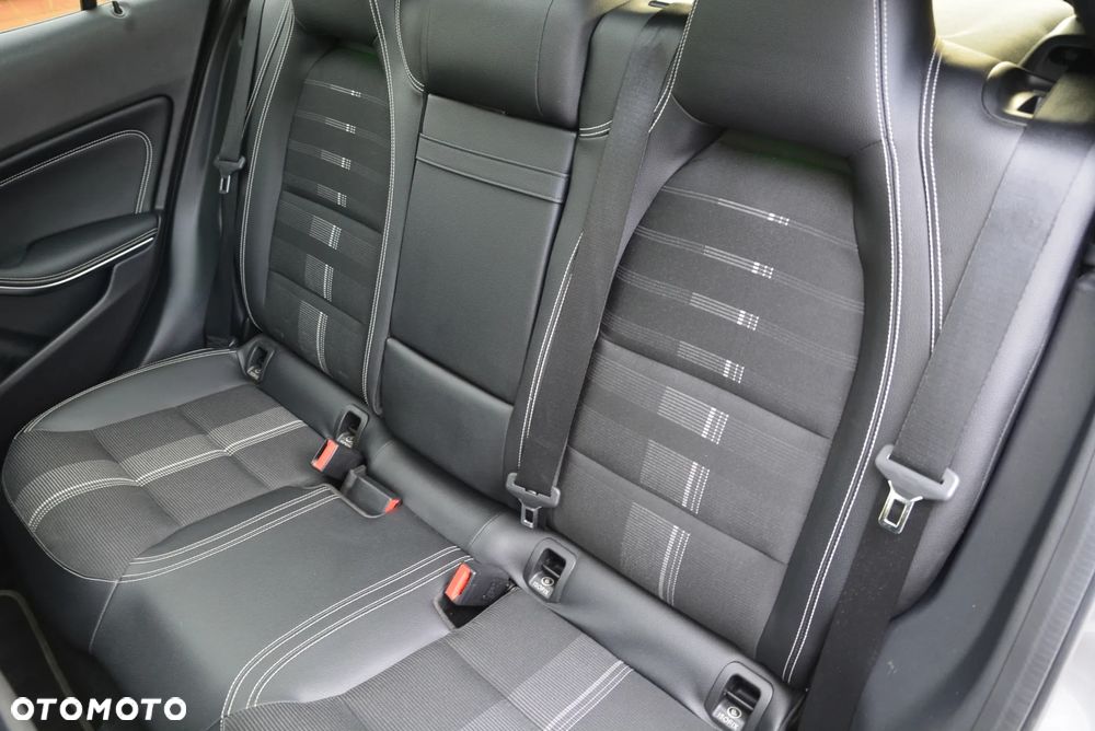 Mercedes-Benz GLA 200 7G-DCT AMG Line - 23