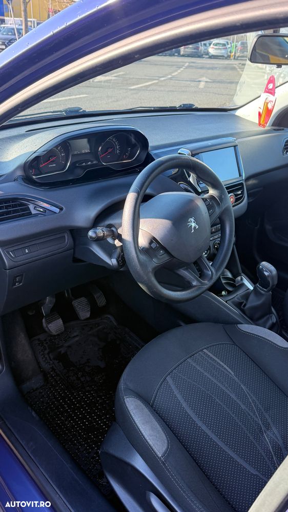 Peugeot 208 - 5