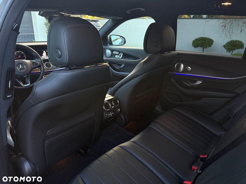 Mercedes-Benz Klasa E 350 d 4Matic T 9G-TRONIC AMG Line - 27