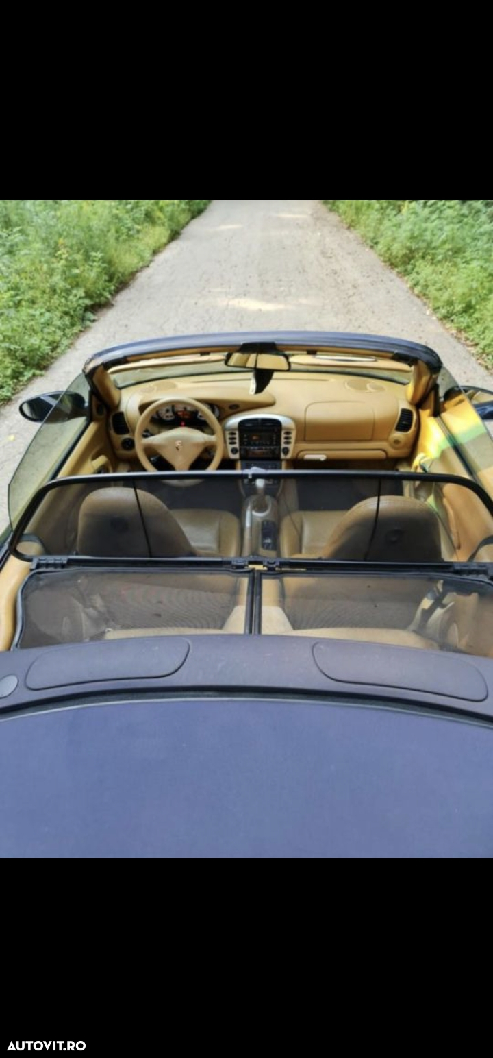 Porsche 911 Carrera 4 Cabriolet - 16
