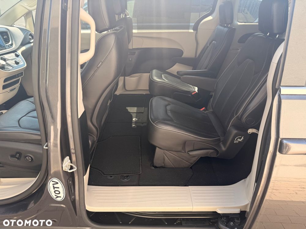 Chrysler Pacifica - 9
