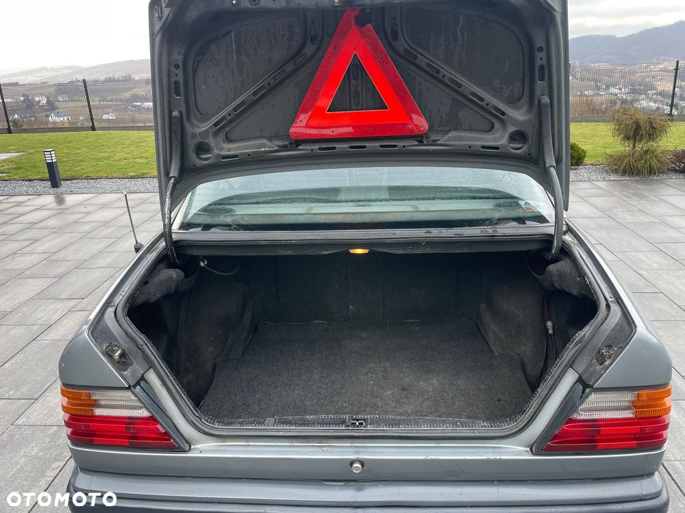 Mercedes-Benz W124 (1984-1993) - 12