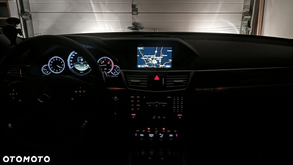 Mercedes-Benz Klasa E 220 CDI DPF BlueEFFICIENCY 7G-TRONIC - 8