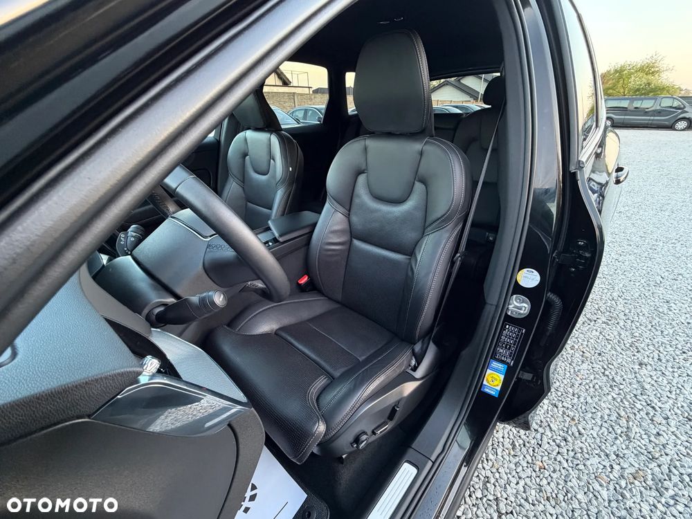 Volvo XC 60 B4 D AWD Ultimate Dark - 28