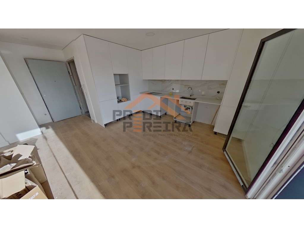 Apartamento T3, localizado em Santo António dos Cavaleiros. - Grande imagem: 3/27