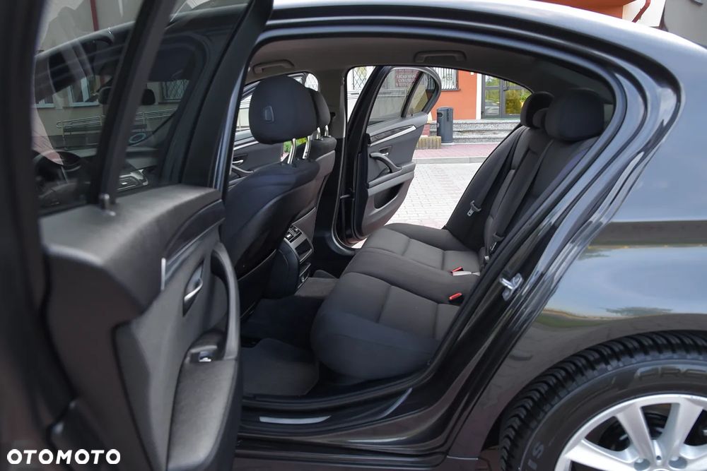 BMW Seria 5 520d - 28