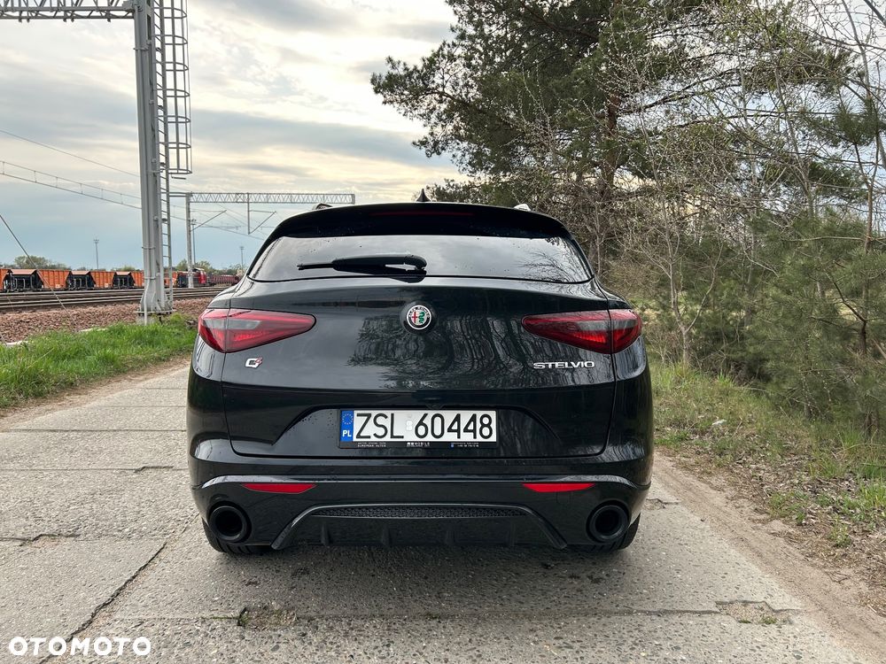 Alfa Romeo Stelvio 2.0 Turbo 16V AT8-Q4 Executive - 6