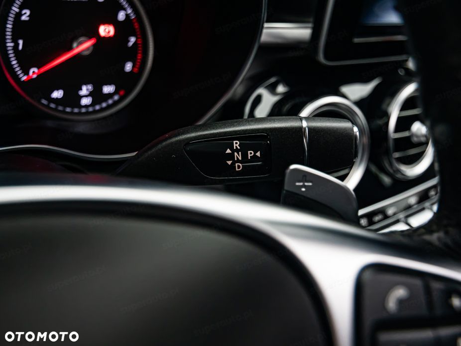 Mercedes-Benz Klasa C 300 9G-TRONIC - 18