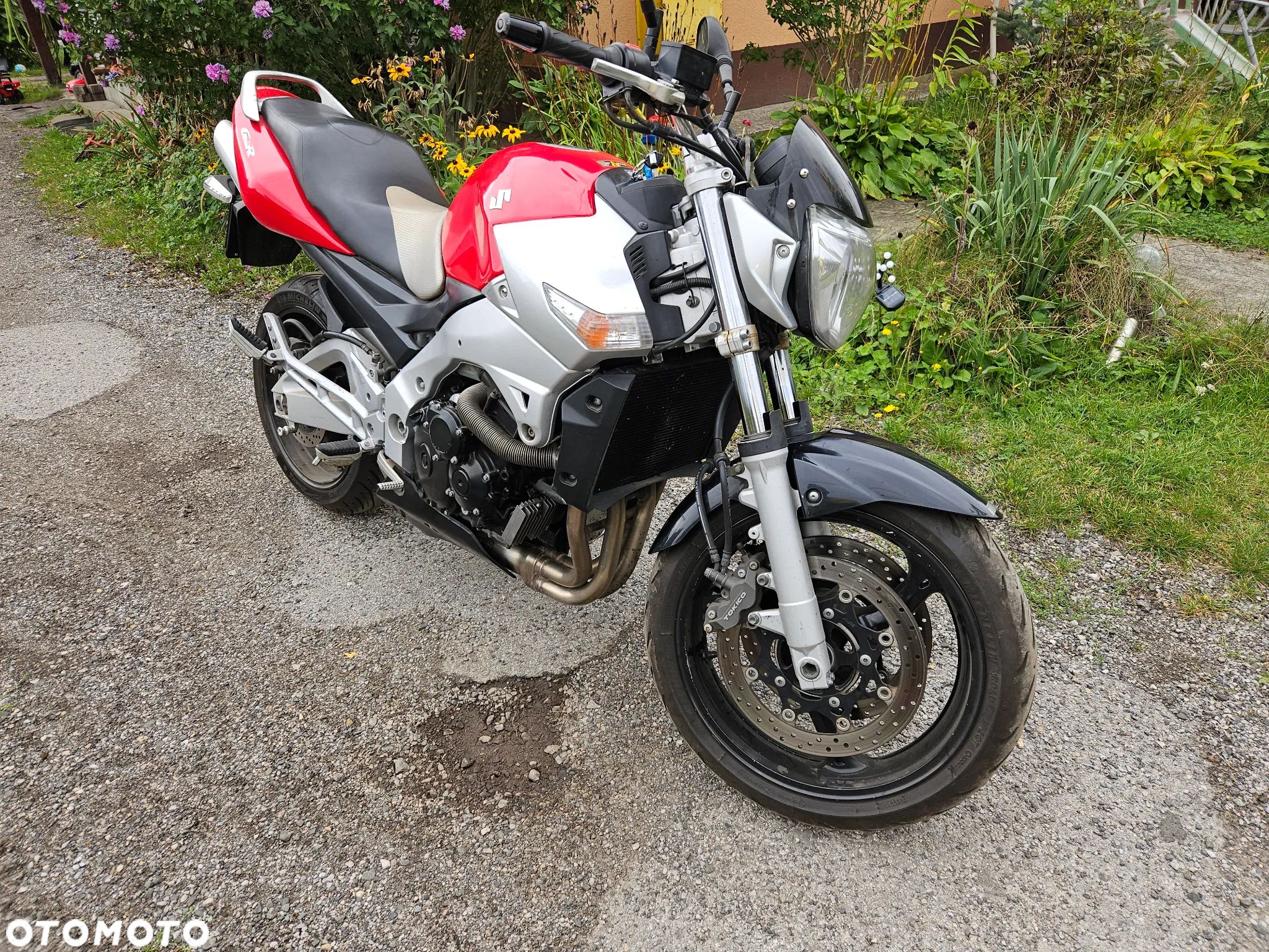 Suzuki GSR - 1