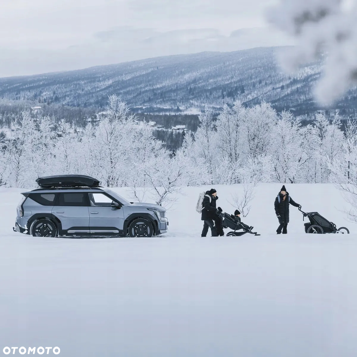 BOX DACHOWY THULE MOTION 3 SPORT BLACK GLOSSY Z CZARNYM POŁYSKIEM 300 L - 9