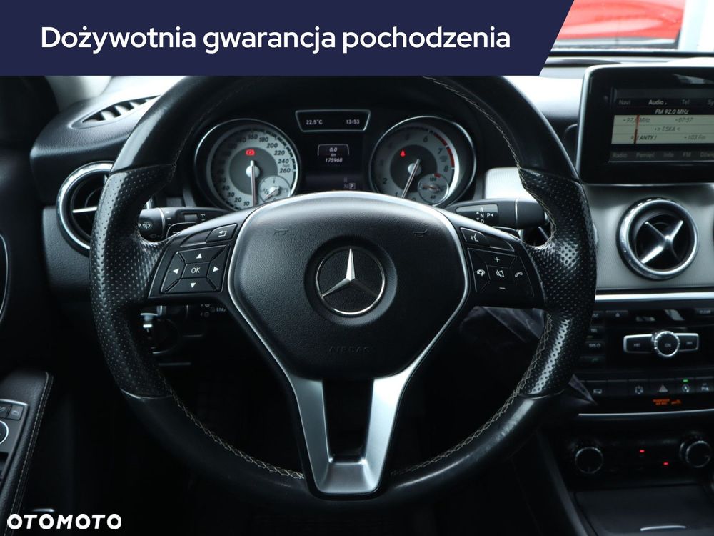 Mercedes-Benz GLA - 25