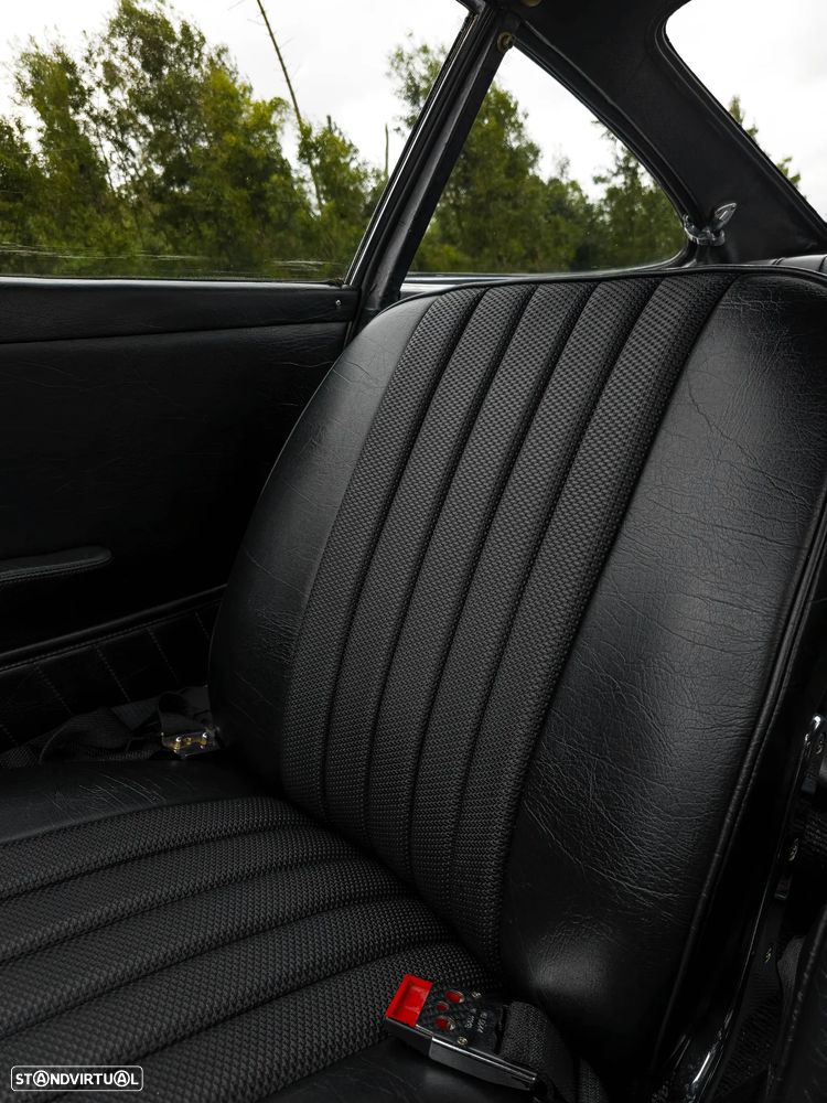 Porsche 911 Série F - 7