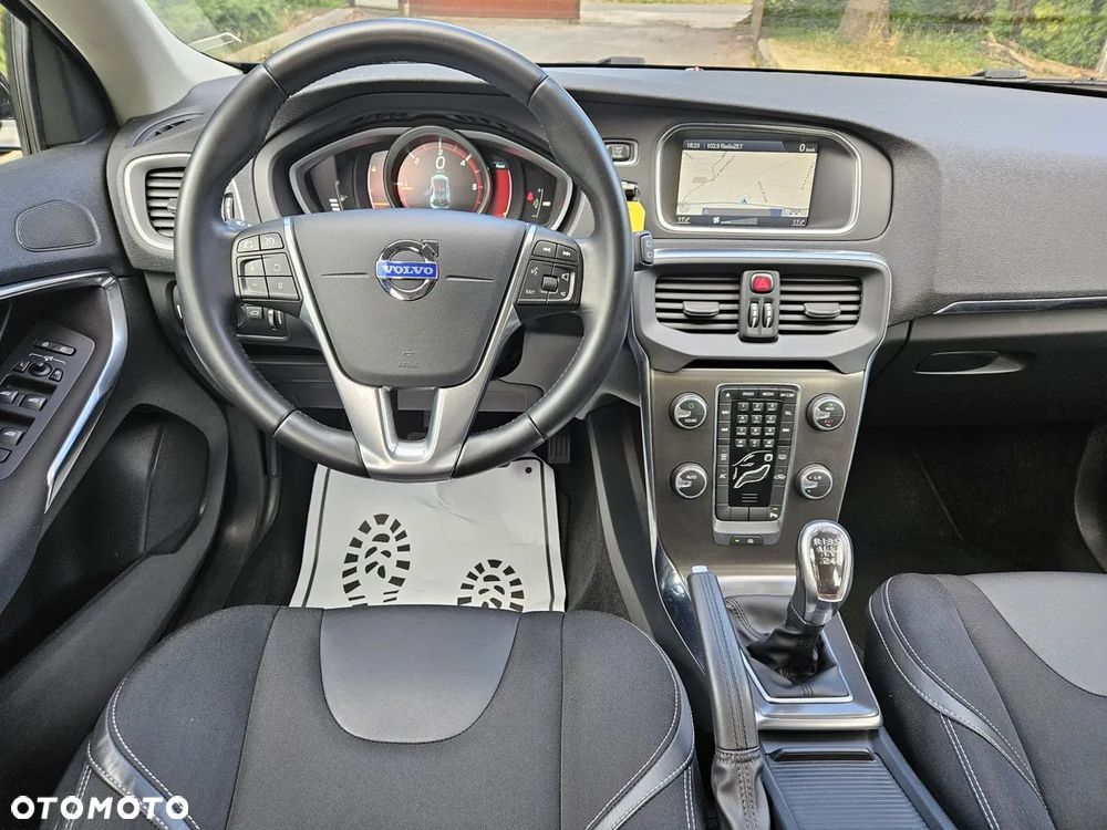 Volvo V40 D2 Momentum - 14