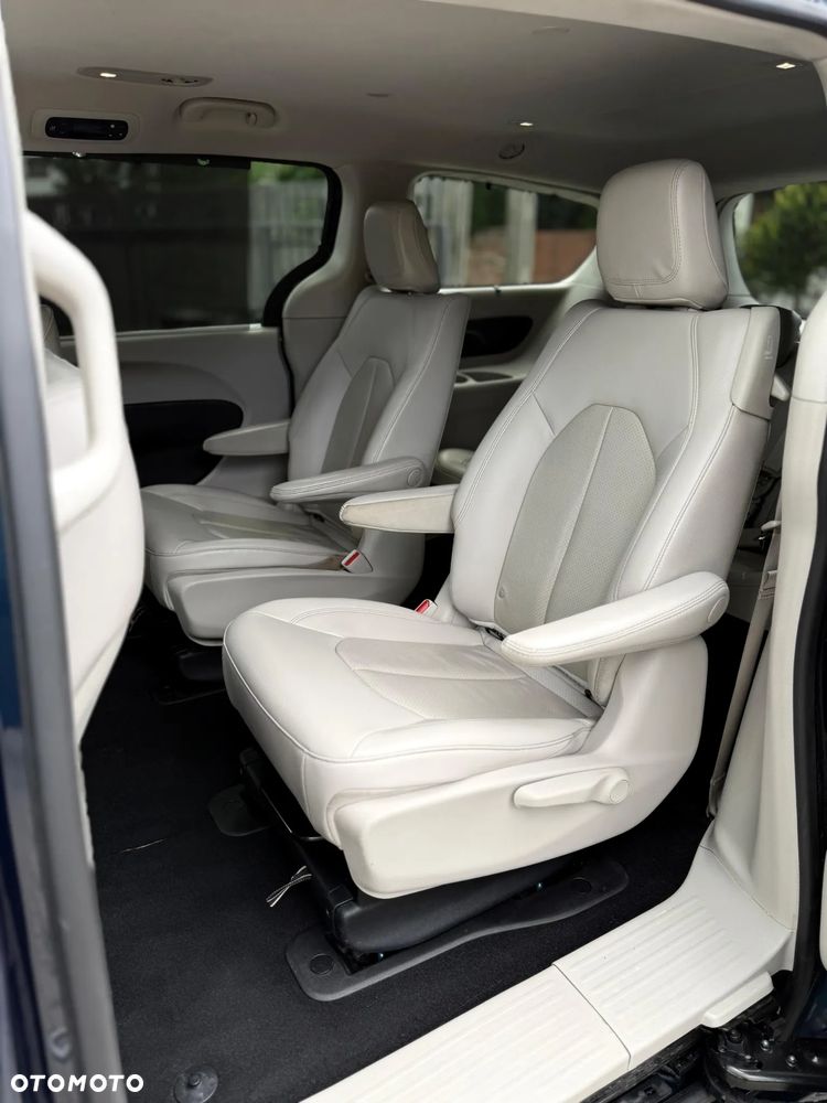 Chrysler Pacifica - 9