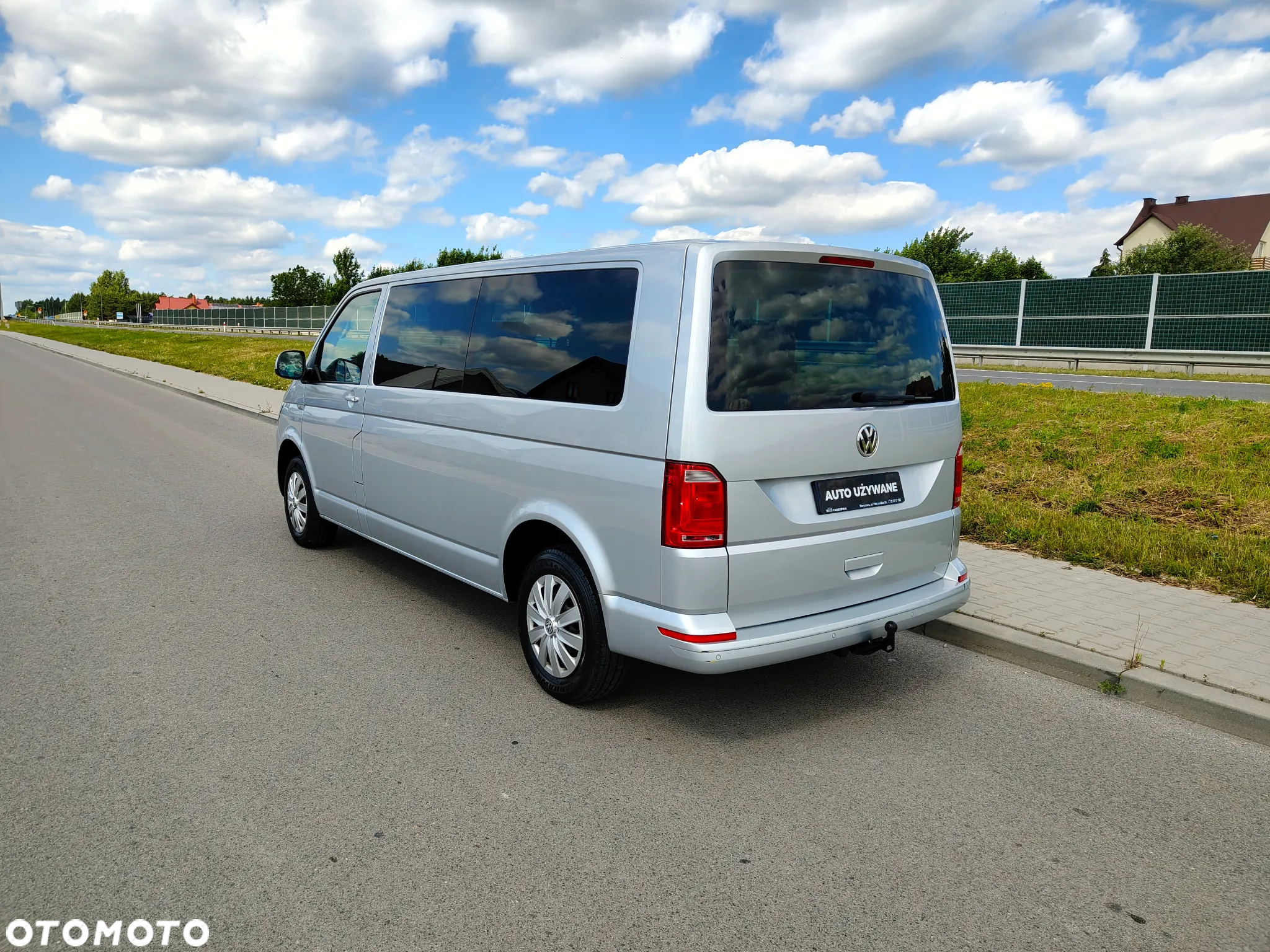 Volkswagen Caravelle 2.0 TDI L2 Comfortline - 9