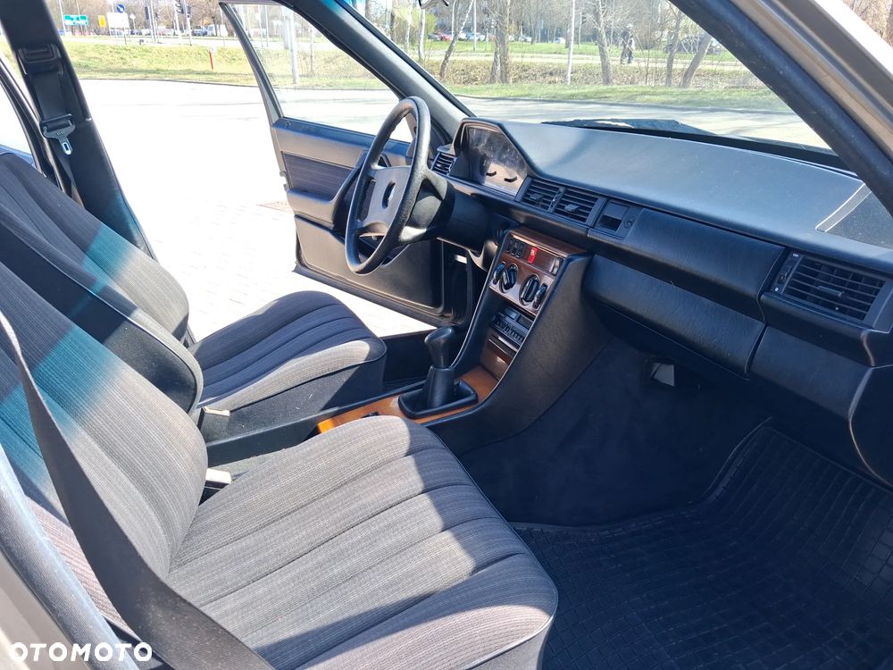 Mercedes-Benz W124 (1984-1993) - 17