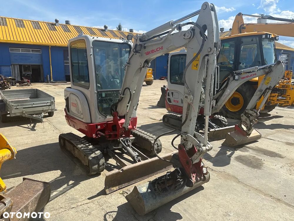 Takeuchi TB225 - 4