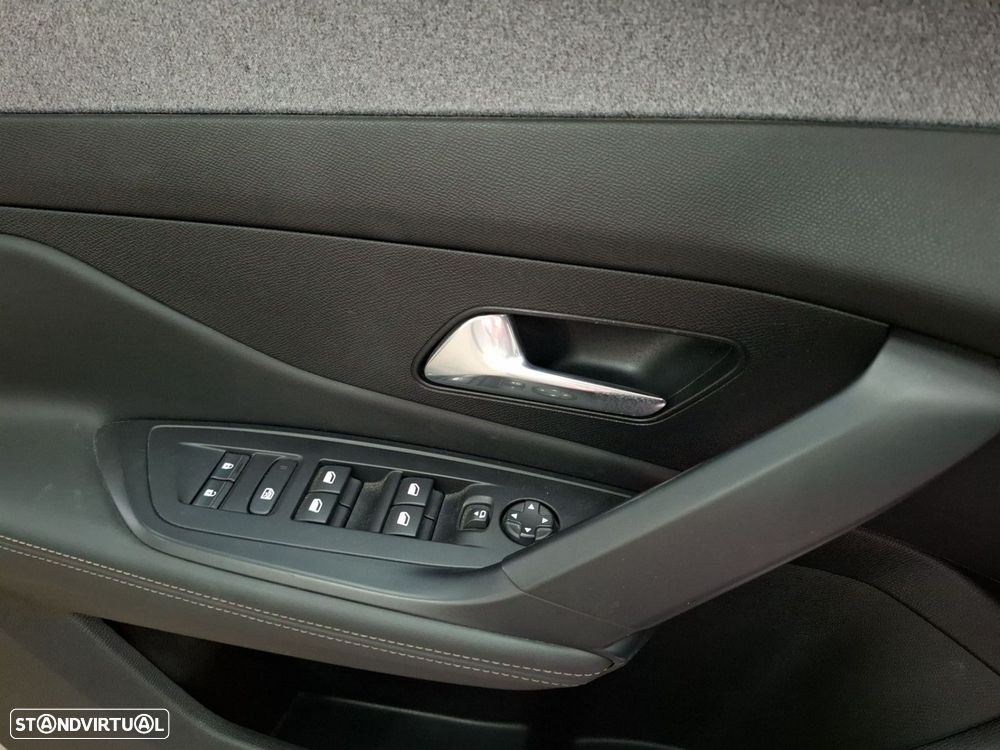 Peugeot 308 1.2 PureTech Allure - 24