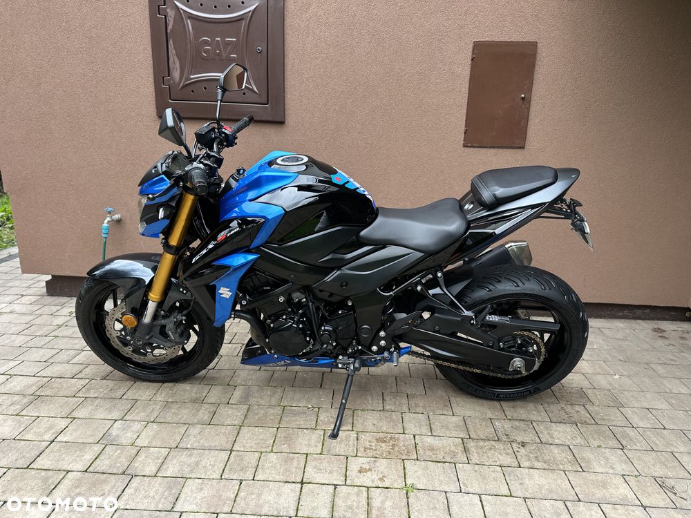 Suzuki GSX - 17