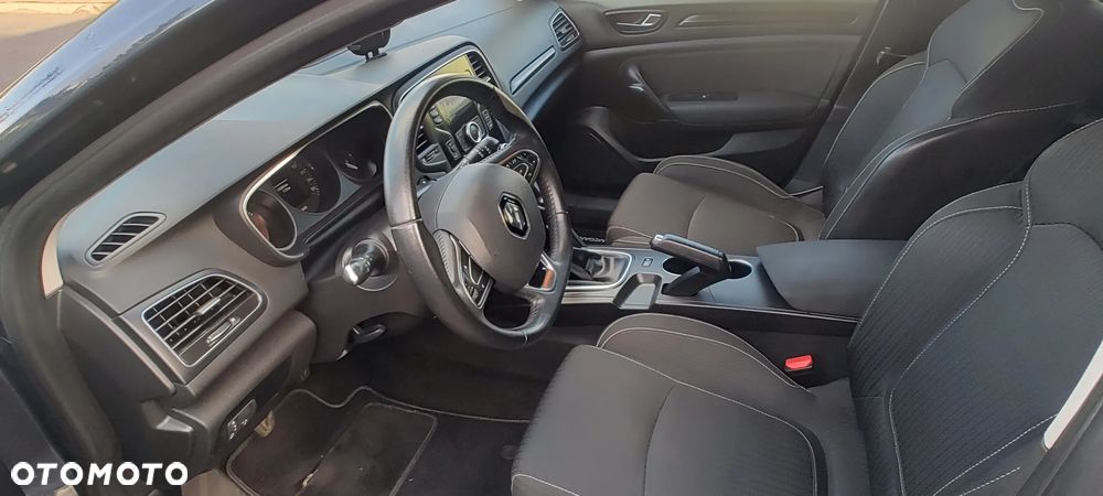 Peugeot 2008 1.2 Pure Tech Active S&S - 10